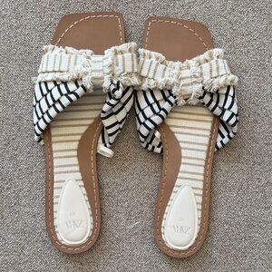 Zara Women's Black and Cream Striped Sandals